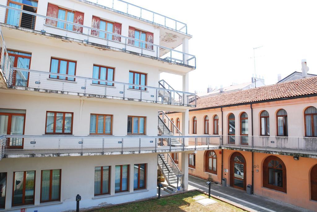 Sunny Terrace Venice