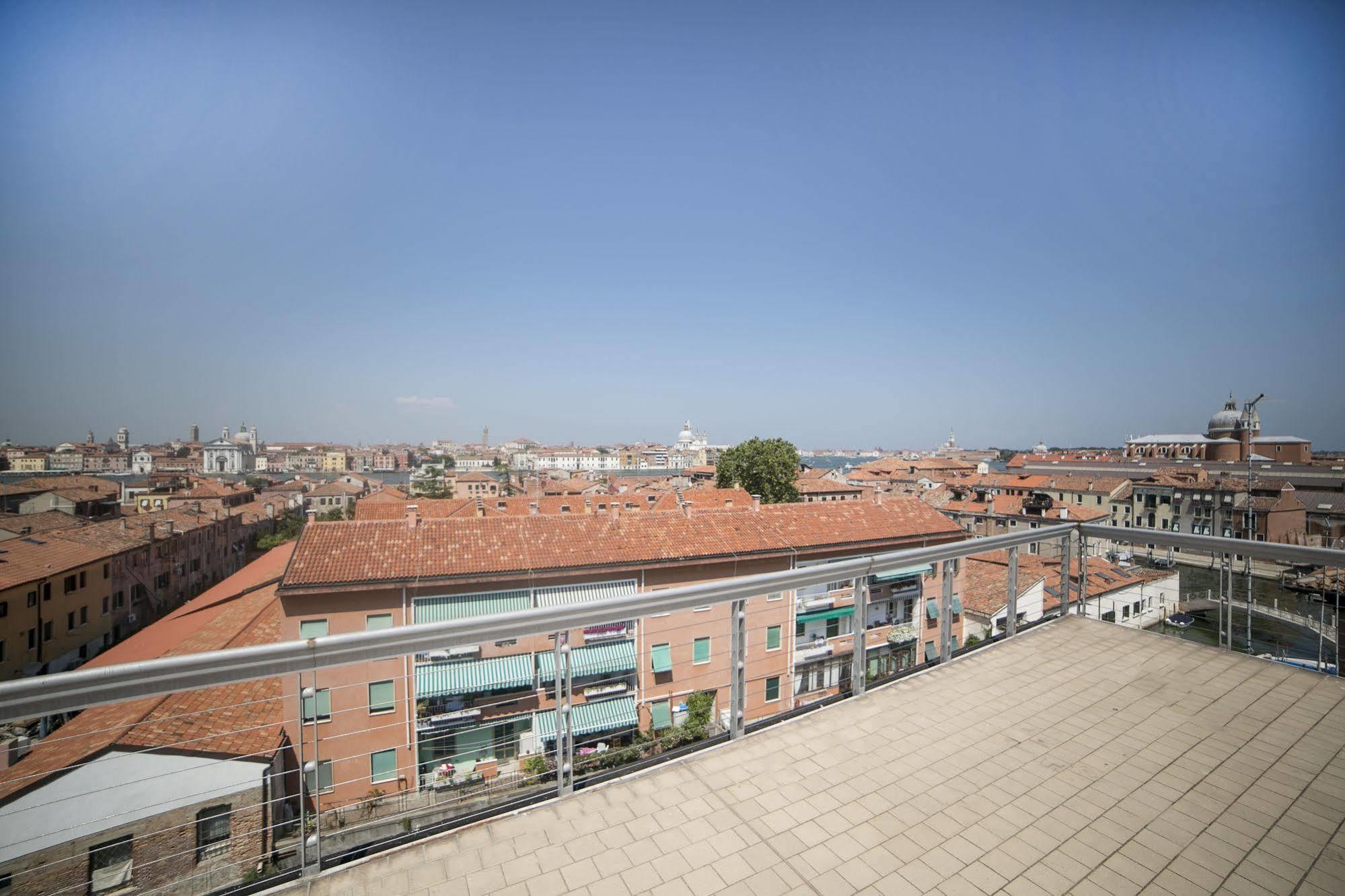 Sunny Terrace Hostel *
